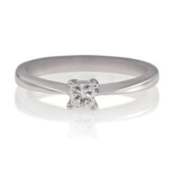 18ct White Gold 1/4ct Diamond Princess Cut Ring, N