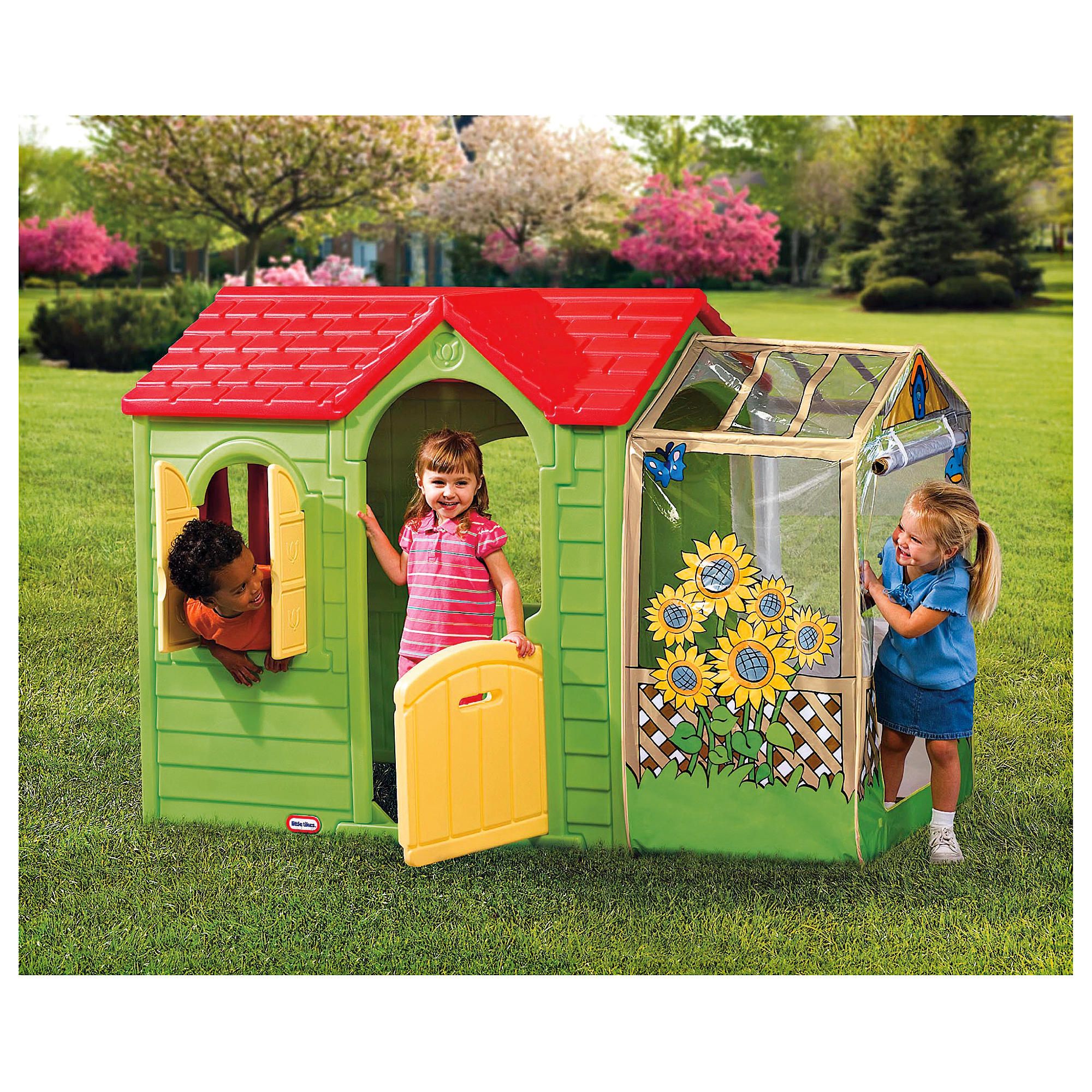 Garden store plastic playhouse