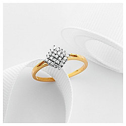 9ct Gold 25Pt Diamond Cluster Ring, P 9ct Gold 25Pt Diamond Cluster Ring, P