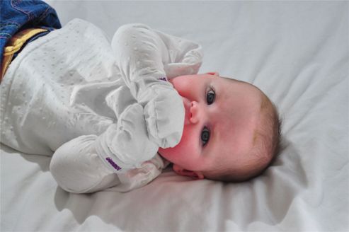 Image of Gummee Glove Anti Scratch Teething Mittens White