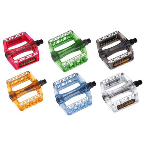 Image of Wellgo B108 - Translucent 9/16 Platform Pedals - Green