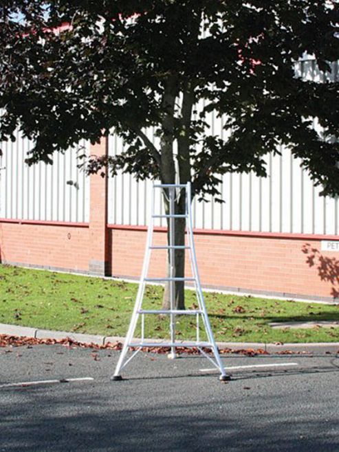 Image of Trade 1.8m (5.91ft) Standard - Garden Hedge Cutting Tripod Ladder