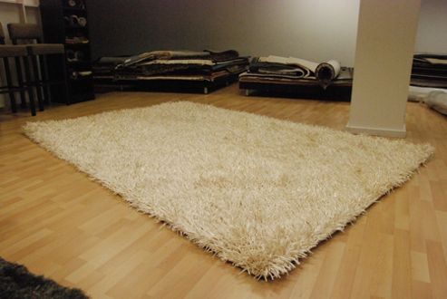 Image of Angelo Capri White Knotted Rug - 240cm X 170cm (7 Ft 10.5 In X 5 Ft 7 In)