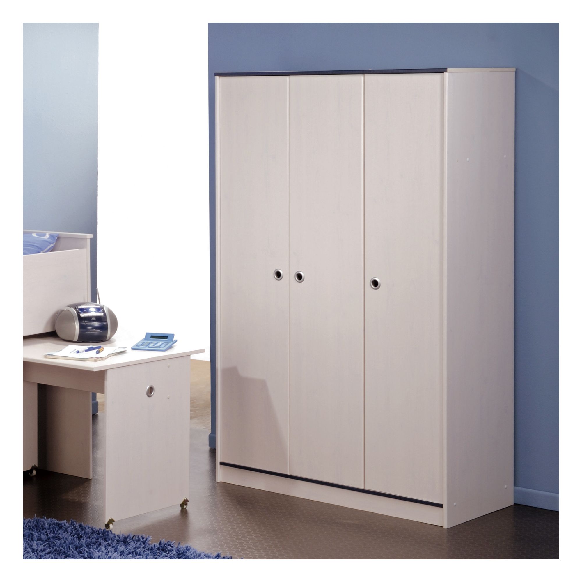 Parisot Smoozy Three Door Wardrobe at Tesco Direct