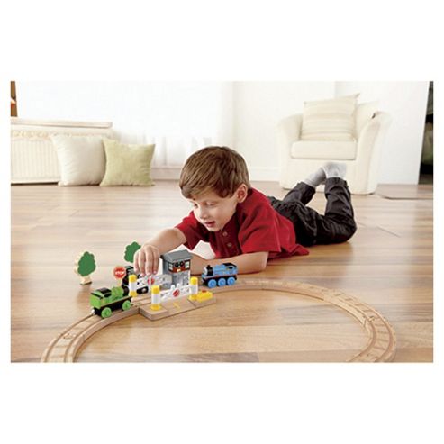 Image of Thomas & Friends Wooden Railway Deluxe Railroad Crossing