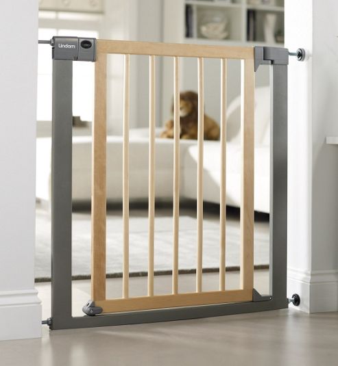 Image of Lindam Protect Wood And Metal Safety Gate 75-82cm