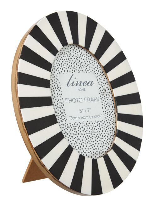 Image of Linea Oval Stripe Frame 5x7