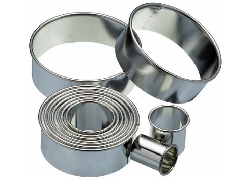 Image of Kitchen Craft Eleven Round Plain Pastry Cutters With Metal Storage Tin